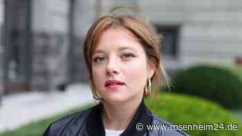 Jella Haase geht gegen Stress Fastenwandern