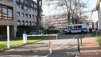 „Absolute Ausnahmesituation“: Bewaffneter randaliert in Klinik – Polizei stoppt ihn mit zwei Schüssen
