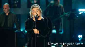 Kelly Clarkson Adds Her Own ‘Magic’ to Coldplay Cover for Kellyoke
