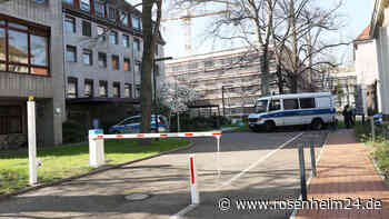 „Absolute Ausnahmesituation“: Bewaffneter randaliert in Klinik – Polizei stoppt ihn mit zwei Schüssen