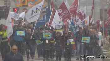 Union workers march in downtown Calgary, show support for PSAC strike