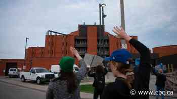 Rally calls for improved prison conditions as inmates in Hamilton and Niagara refuse food