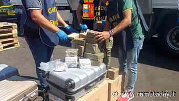 Il tir che trasporta hashish per 30 milioni di euro nel carico di articoli da bar