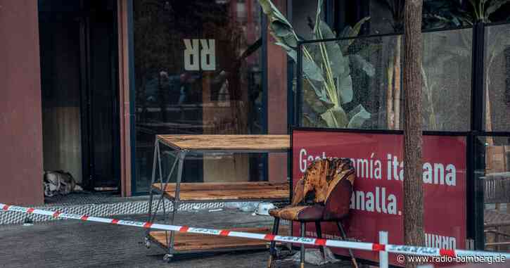 Zwei Tote und zehn Verletzte bei Feuer in Restaurant