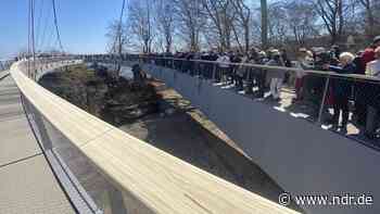 Neuer Skywalk über Kreidefelsen von Rügen eröffnet