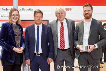 Robert Habeck besucht Verler Firma auf Hannovermesse