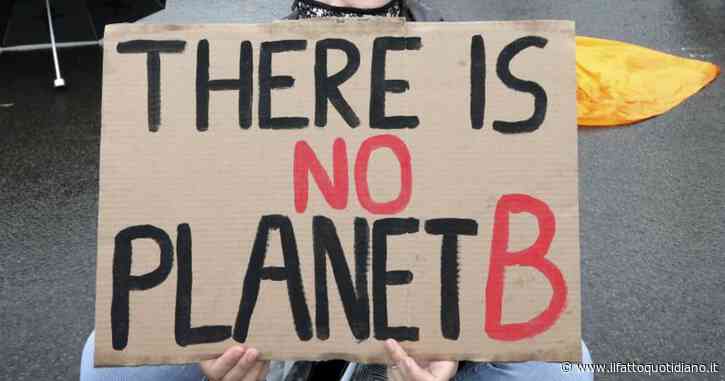 Giornata della Terra, bisogna educare alla crisi climatica. A scuola ma anche sui giornali