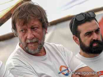 "I manganelli...". La minaccia choc di Casarini a Piantedosi 