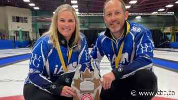Winnipeg's Jennifer Jones, Brent Laing score early and often in 2 wins to open mixed curling worlds