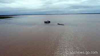 Farming valley scrambles to save future as Tulare Lake floods take over