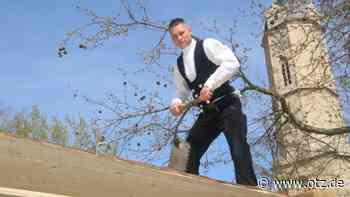Naturburschen zeigen beim Holzmarkt in Jena wie's geht