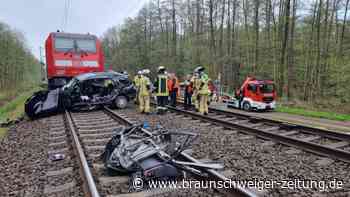 Tödlicher Unfall auf Bahnübergang - Lokführer unverletzt