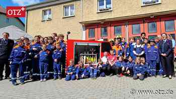 Fahrzeug für die Jugendwehr: Jubiläumswochenende in Dornburg