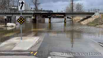 Pool on Mississippi fills with flood water as river keeps rising