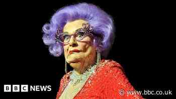Dame Edna's memorable moments in 80 seconds