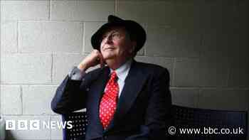 Barry Humphries: The satirist and comedian whose life was dominated by Dame Edna Everage