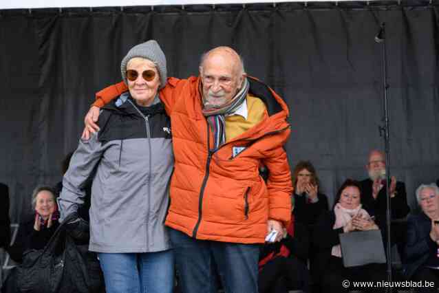 Tachtig jaar geleden als beesten opgesloten en getransporteerd, nu herenigd: “Negationisten zijn geen slechte mensen, ze zijn gevaarlijk”