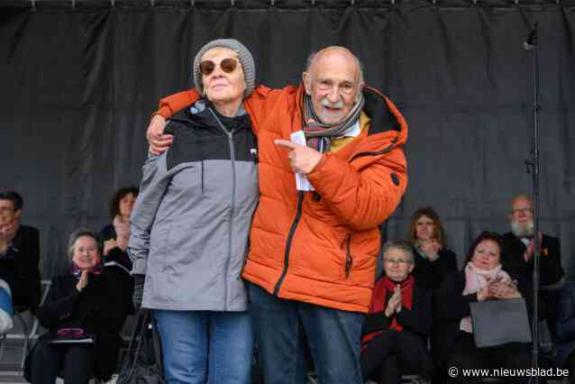 Tachtig jaar geleden als beesten opgesloten en getransporteerd, nu herenigd tijdens herdenking aan Transport XX: “Negationisten zijn geen slechte mensen, ze zijn gevaarlijk”