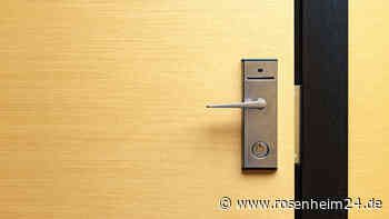 Gegen Einbruch im Hotel: Warum Sie zur Sicherheit eine Tasse an die Hoteltür hängen sollten