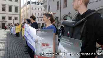 Stiller Protest gegen Tierversuche in Augsburg