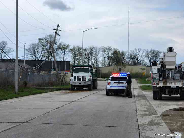 Power outage: damaged utility pole on Congressional Parkway