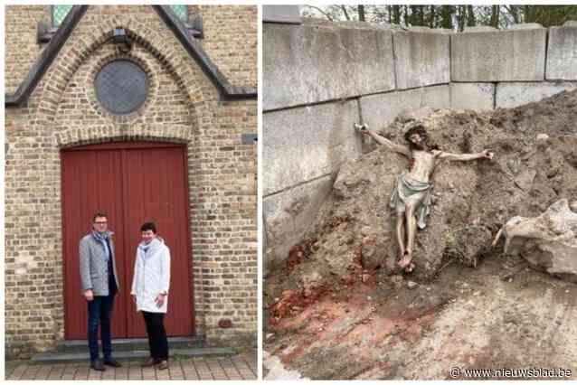 “Een echte schande”: eeuwenoud Christusbeeld belandt bij het steenpuin na verbouwingen kerk