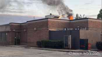 Officials respond to fire at Wendy's on Bluebonnet Boulevard early Monday