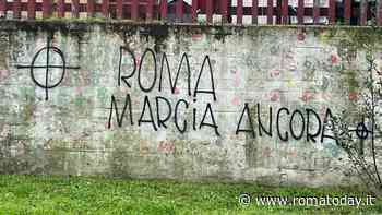 "Roma marcia ancora": scritte fasciste sul muro del mercato rionale alla vigilia della Liberazione