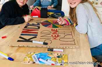 Eltern gehen für die Realschule Steinhagen auf die Straße