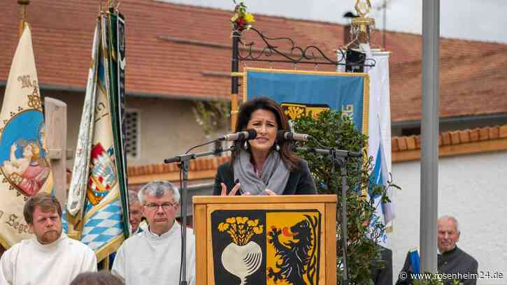 Gemeinde Wonneberg feiert Abschluss der Dorferneuerung  mit Staatsministerin Michaela Kaniber