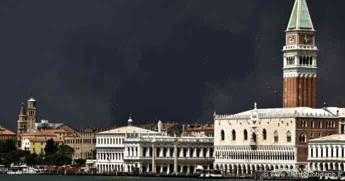 “Corvo di Venezia”, la deposizione del teologo: “Preti con condotte sessuali poco consone, la diocesi non fa nulla”. Il Patriarcato nega