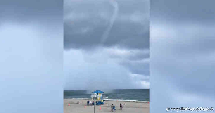 Tromba d’acqua colpisce la spiaggia affollata di turisti: un uomo viene risucchiato dal vortice – Video