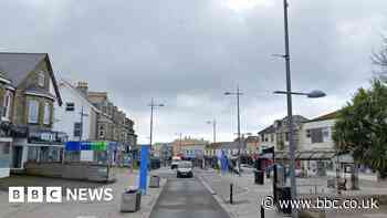 Knifepoint robber steals 'significant amount' of cash in Newquay