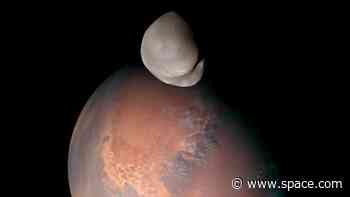 This is our 1st detailed look at Mars' most mysterious moon Deimos (photos)