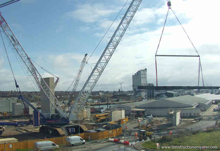 One of the world’s biggest cranes in action at Gull Wing bridge