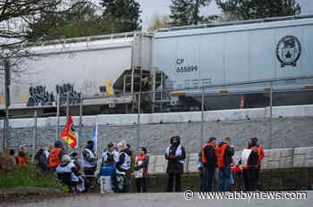 Treasury Board sends open letter to Canadians on talks with union amid ongoing strike