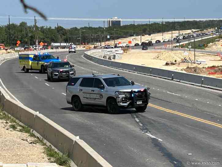 1 dead, 4 injured in 3-vehicle crash in west Travis County, ATCEMS says