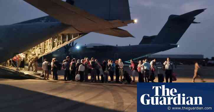 RAF plane lands in Sudan as UK assesses options for further evacuations