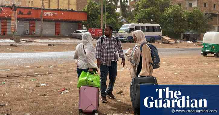 Sudan: thousands flee Khartoum as civilian casualties escalate