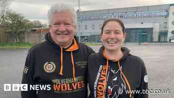 Fans who fell in love at speedway bid to save track