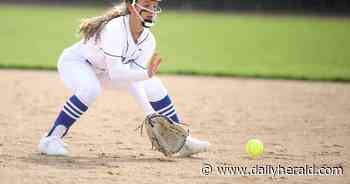 Softball: Goettel, Murray combine to shut down St. Charles East