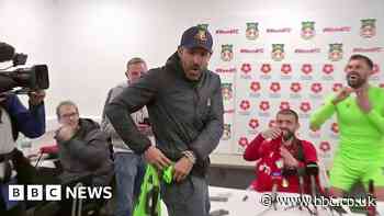 Ryan Reynolds gatecrashes post-match presser for player's shirt