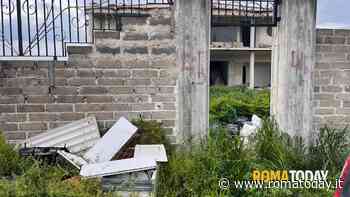 Discarica a cielo aperto nella villa sequestrata di Colle del sole