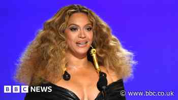 Beyoncé and Ronaldo among those to lose Twitter blue check in purge