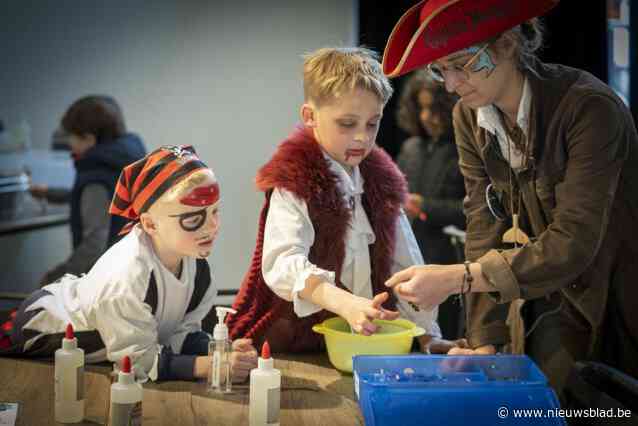 Piraten aan het feest op familiedag GC de Lijsterbes