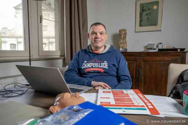 Oudste bachelorstudent (58) verpleegkunde: “Studie verpleegkunde is moeilijker dan ingenieursstudie die ik als twintiger volgde”