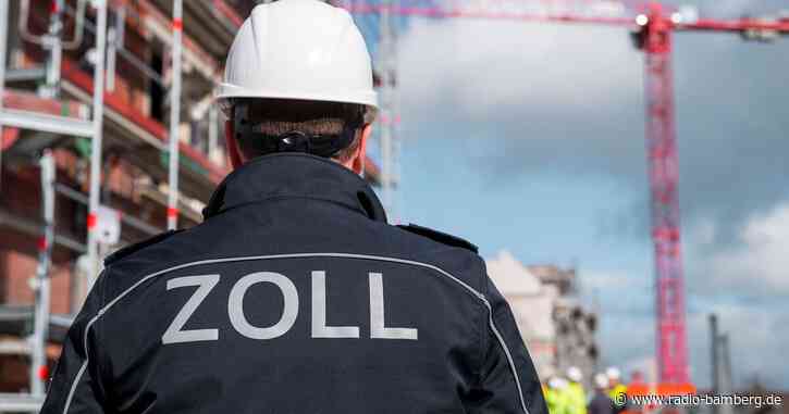 Zollbeamte kontrollieren auf Schwarzarbeit