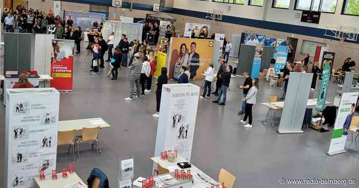 Infostände, Bewerbungsgespräche und Praktikumsbörse