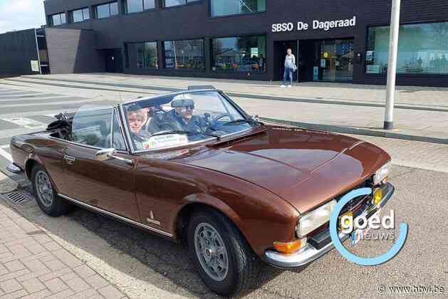 Oldtimers rijden door fruitstreek tijdens Memorial Freddy Hermans