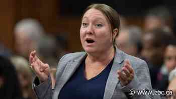 Federal government shifts tactic in strike talks, describes unresolved issues in open letter